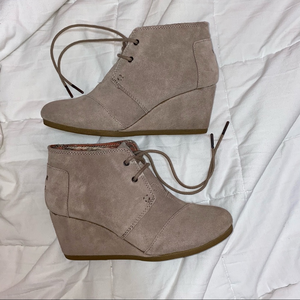 Toms wedges
